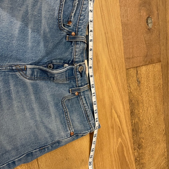 Levi's Medium Wash Cropped Ankle Jeans - Picture 7 of 8